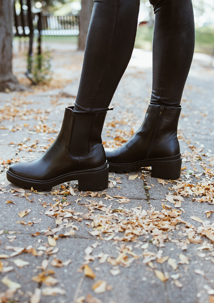 Smashing time in leather leggings and work boots - Life in Leather